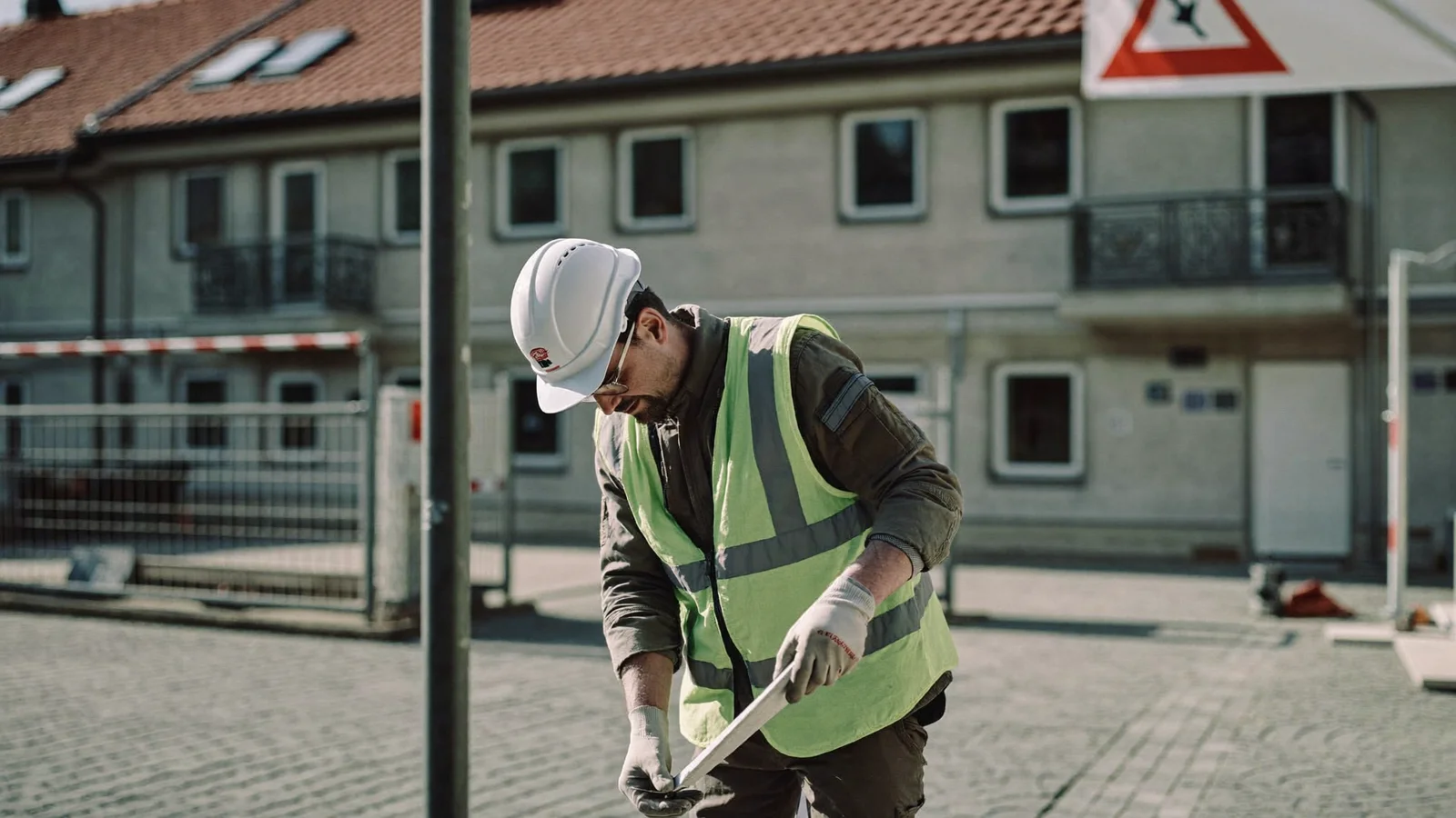 Handwerker auf einer Baustelle — Mitarbeitergewinnung im Bauunternehmen